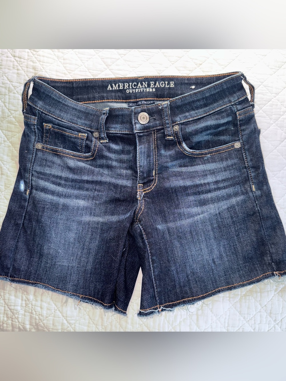 American Eagle Cut Off Shorts Women’s size 4 Dark Wash Stretch Classic Fraying